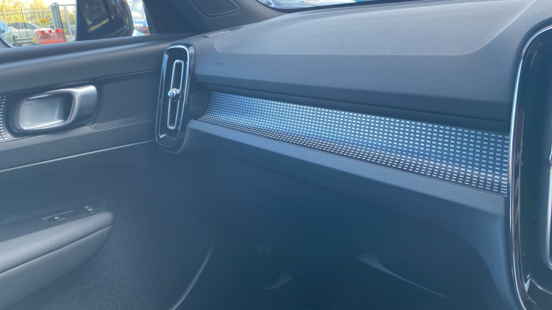 Volvo XC40 2.0 B3P Plus Dark 5dr Auto Petrol Estate